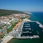 2 Bedroom With 2 Balconies And Sea Views