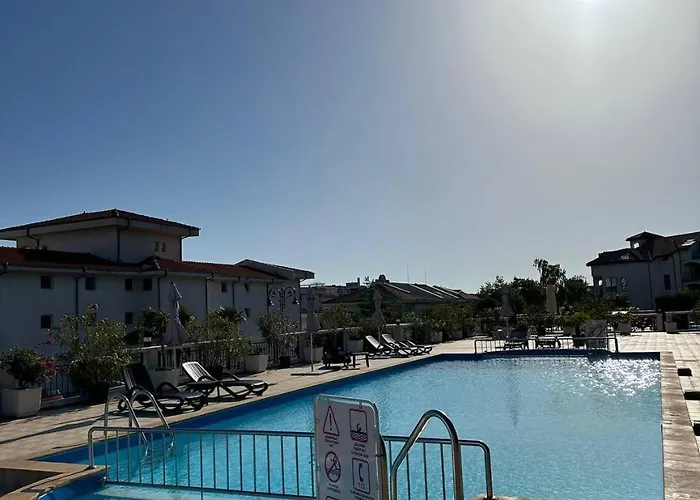 Апартамент 2 Bedroom With 2 Balconies And Sea Views