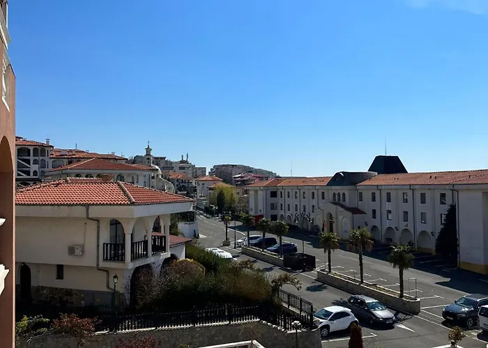 2 Bedroom With 2 Balconies And Sea Views Апартамент Свети Влас