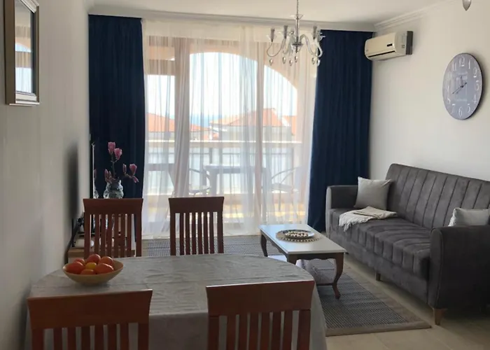 2 Bedroom With 2 Balconies And Sea Views Апартамент