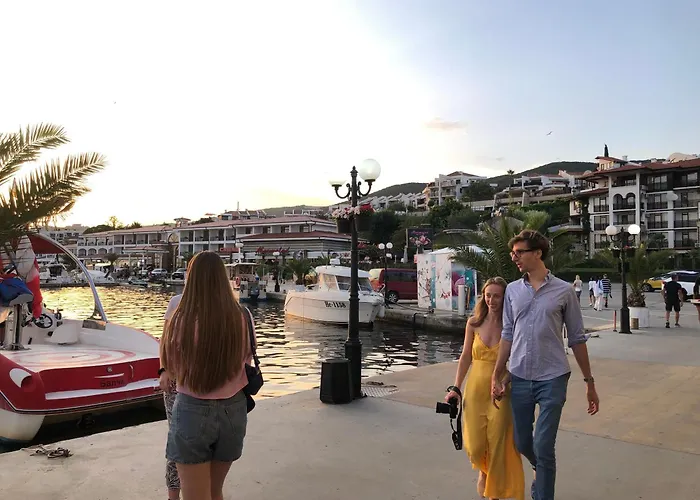 2 Bedroom With 2 Balconies And Sea Views *