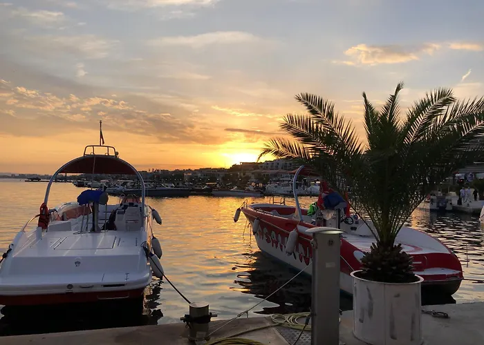 Апартамент 2 Bedroom With 2 Balconies And Sea Views *